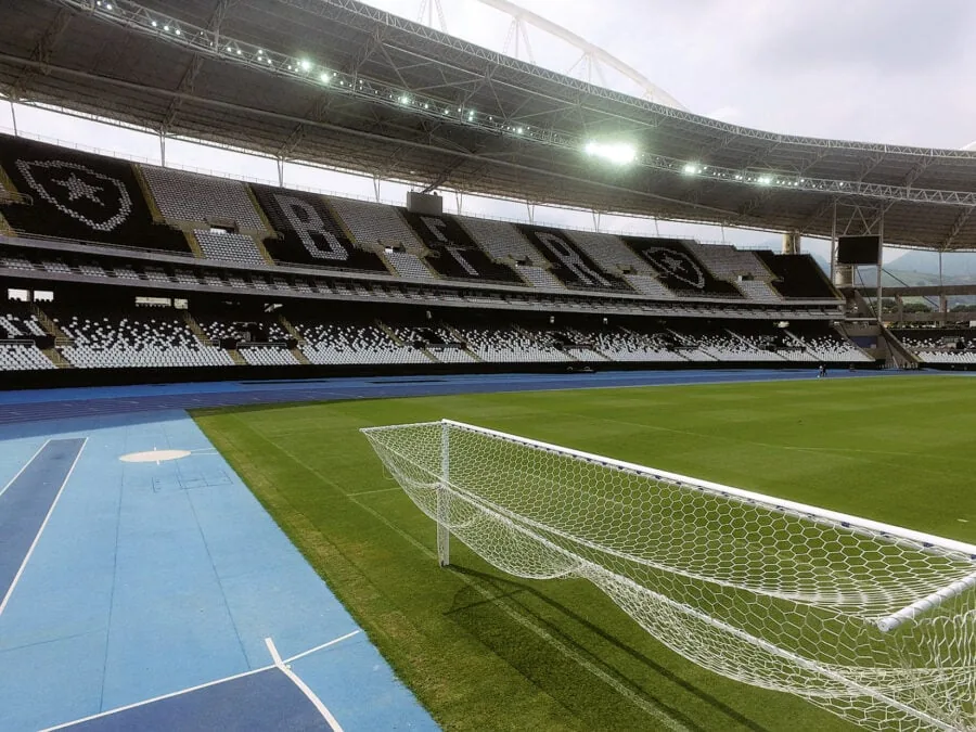 Rio de Janeiro: Fluminense enfrenta Botafogo em clássico sob pressão